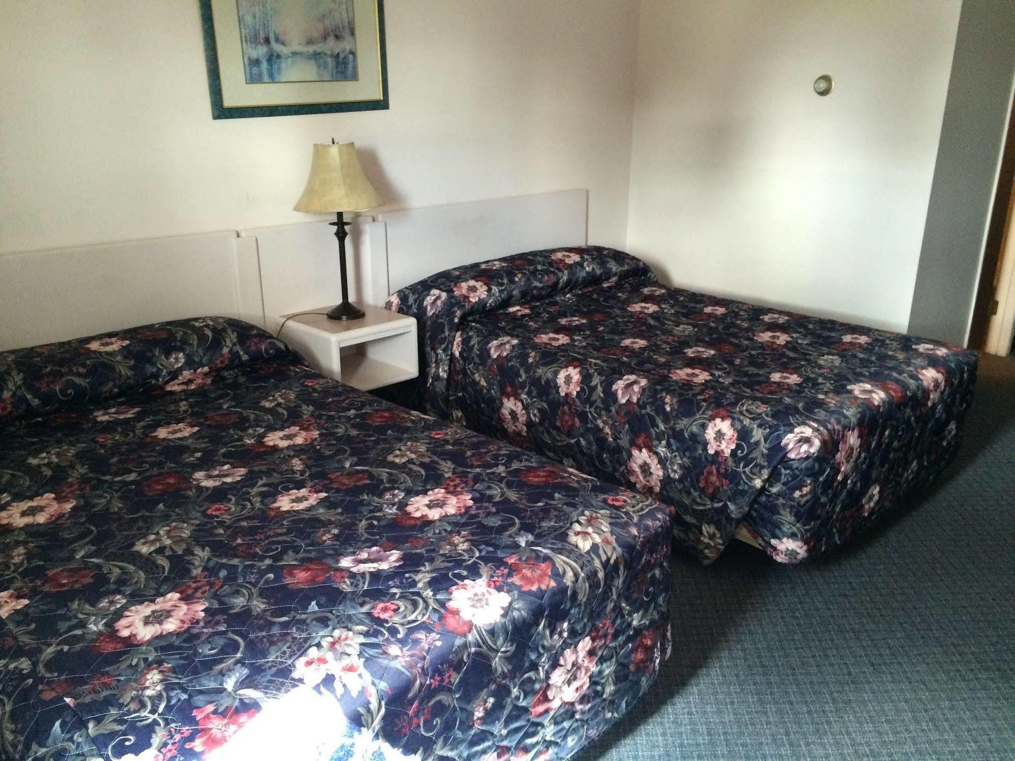 Plains Motor Inn Stettler Exterior foto